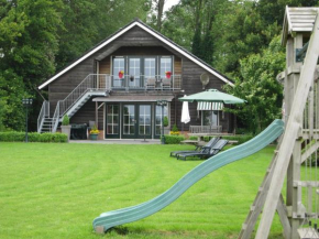 Luxury Holiday Home In Noordbeemster with Bubble Bath